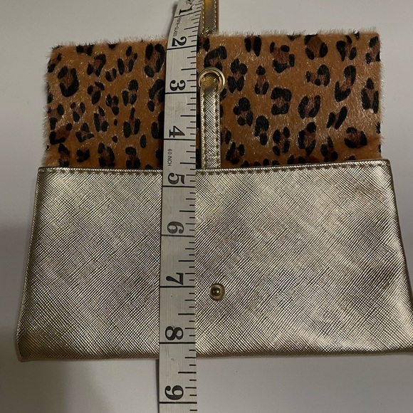 Make up bag bundle of 2- leopard print w/hot pink peace sign, gold cheetah print - Picture 11 of 12